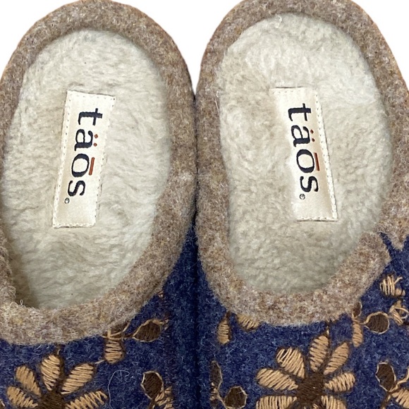 Taos Woolderness Blue and Tan Floral Embroidery Clog Mules - Picture 3 of 7